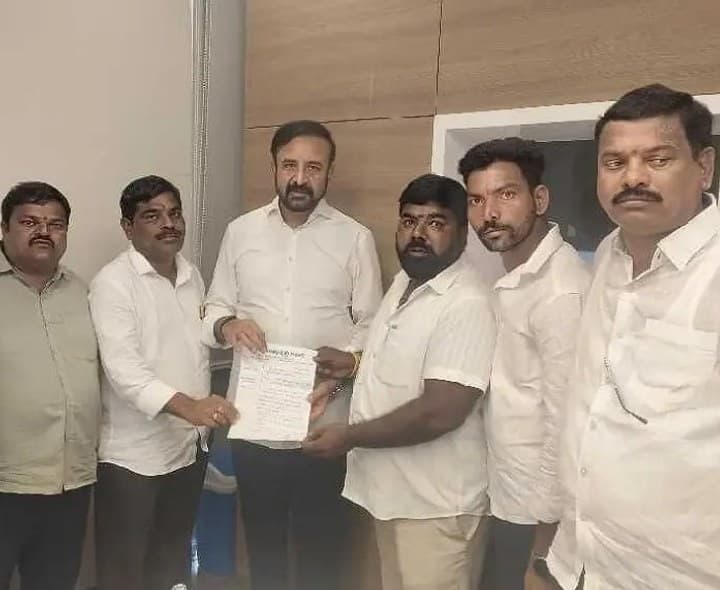 సమస్యలు పరిష్కరించాలి - Udayam