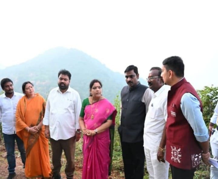 వసతి గృహాలను ప్రారంభించిన మంత్రి - Udayam