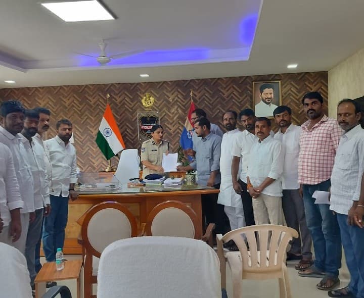 ఎమ్మెల్యేపై వ్యాఖ్యలపై ఎస్పీకి ఫిర్యాదు - Udayam