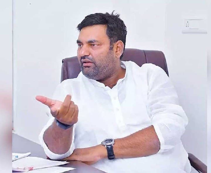 భూ అక్రమాలపై ఎమ్మెల్యే అనిరుధ్ సంచలన ఆరోపణలు - Udayam