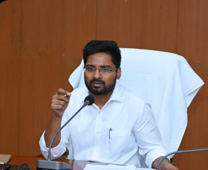 ఏర్పాట్లను వేగవంతం చేయాలి - Udayam
