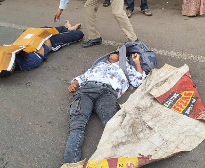 కుర్మన్నపాలెం జాతీయ రహదారి పై ఘోర రోడ్ ప్రమాదం - Udayam