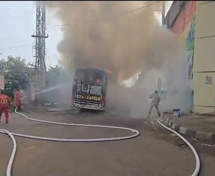 ప్రాణాల మీదకొస్తే తనిఖీలా..ఆందోళనలో ప్రయాణికులు - Udayam