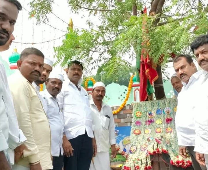జండా కట్టలో ప్రత్యేక ప్రార్థనలు - Udayam