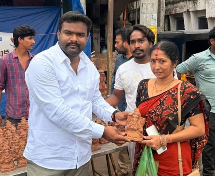 మట్టి విగ్రహాలను పూజిద్దాం - Udayam