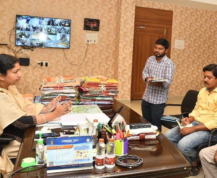 డబుల్ ఇళ్ల ప్రారంభానికి సిద్ధం చేయాలి - Udayam