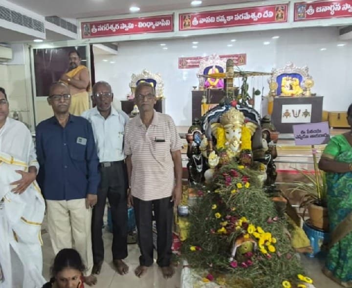 కన్యకాపరమేశ్వరి ఆలయంలో గణపతికి సహశ్ర పెన్నులతో పూజ - Udayam