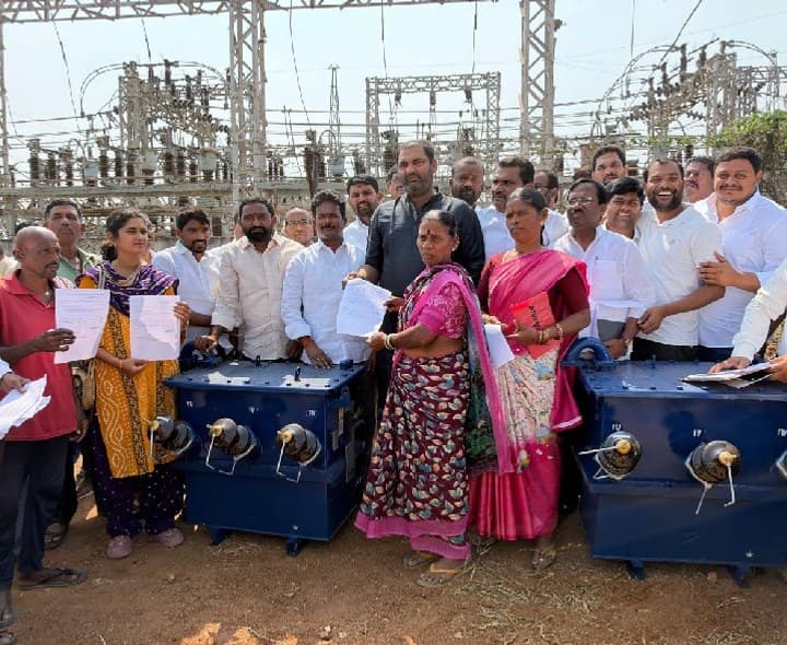 బాలానగర్ రైతులకు ట్రాన్స్ ఫార్మర్లు - Udayam