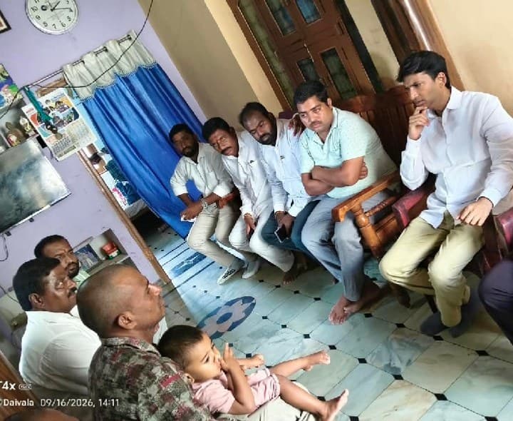 కార్యకర్తల కుటుంబాలను పరామర్శించిన డా. చెన్నమనేని వికాస్ రావు - Udayam