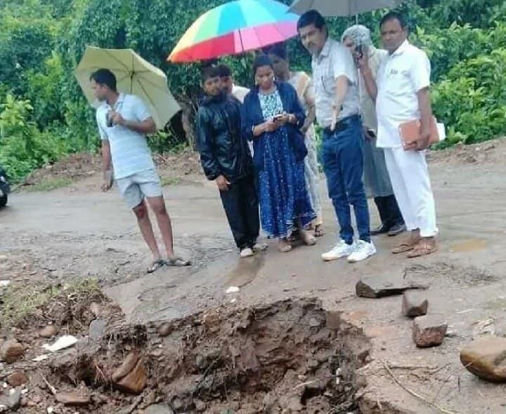 కాజ్వే గండికి తక్షణ మరమ్మతులు చేపట్టాలి - Udayam