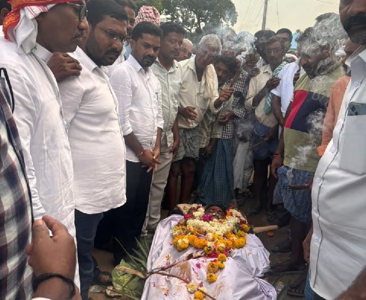 మాజీ సర్పంచ్ అంతిమ యాత్రలో పాల్గొన్న ఎమ్మెల్యే - Udayam