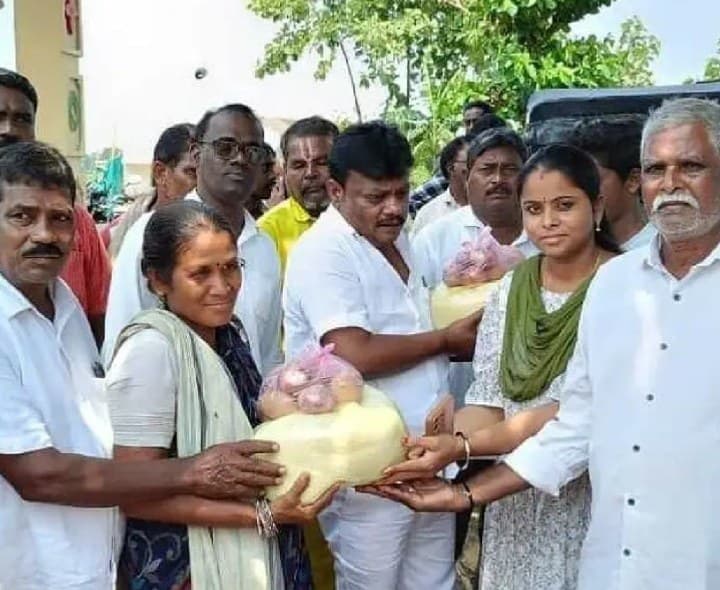 వరద బాధితులకు అండగా మాజీ ఎమ్మెల్యే అలజంగి జోగారావు - Udayam