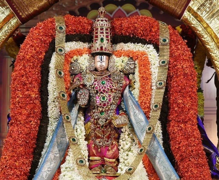 తిరుమలలో తగ్గిన భక్తుల రద్దీ సర్వదర్శనానికి నాలుగు గంటల సమయం - Udayam