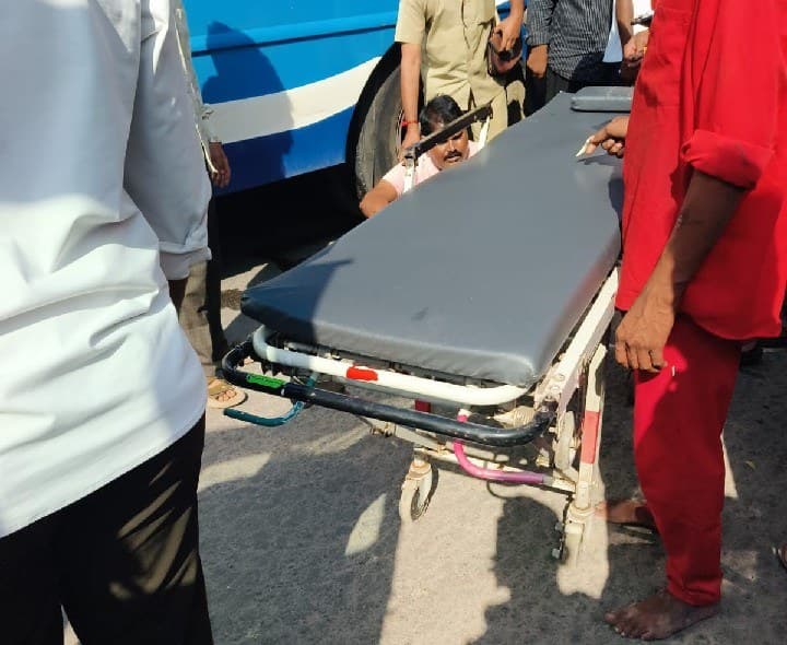 ఆర్టీసీ బస్సు బీభత్సం.. బైకర్కు తీవ్ర గాయాలు - Udayam