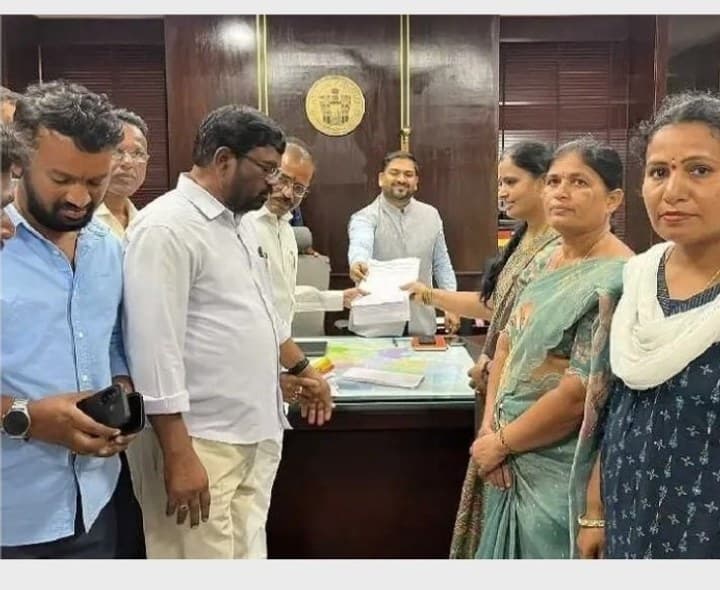 సర్పంచుల చెక్కు పవర్ పునరుద్ధరించాలని వినతి - Udayam