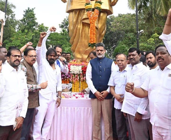 కొండా లక్ష్మణ్ బాపూజీకి నివాళులు - Udayam