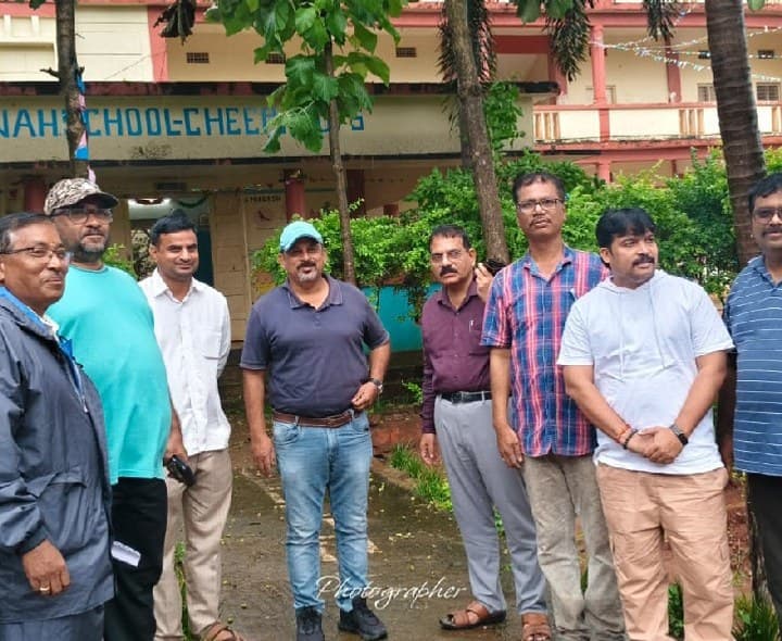 తుఫాన్ వేల అధికారుల పర్యటన - Udayam