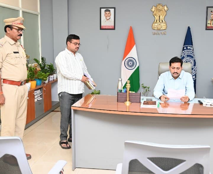 పోలీసు వెల్ఫేర్ డే నిర్వహించిన జిల్లా ఎస్పీ - Udayam
