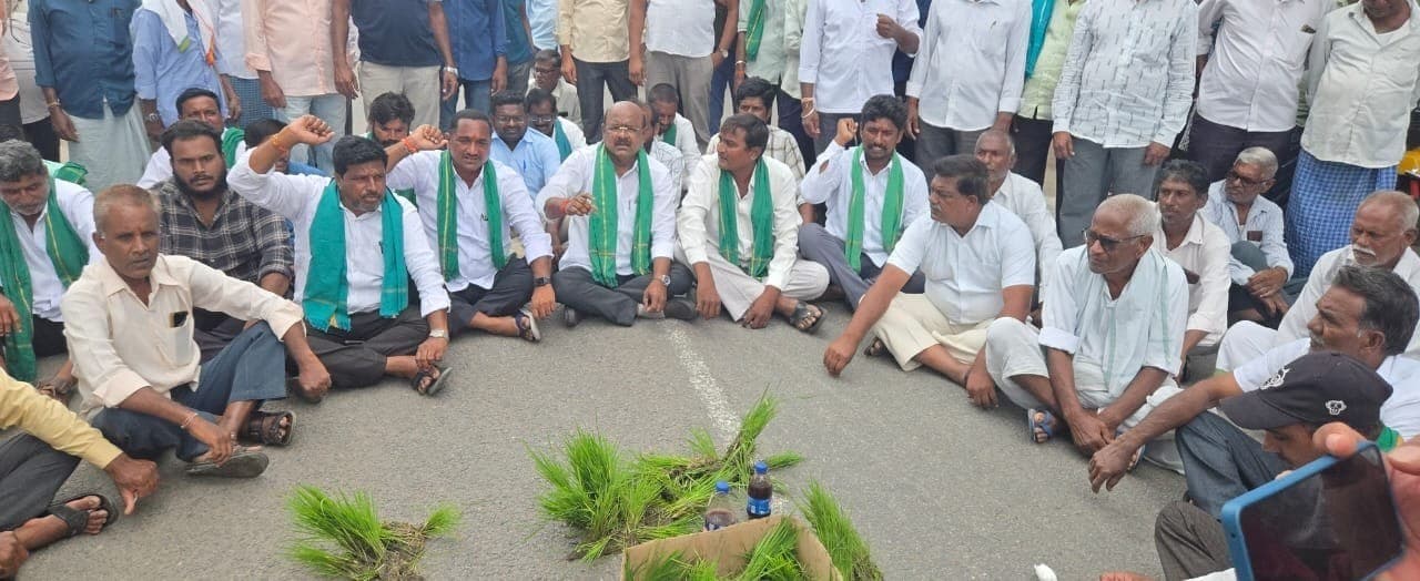 సాగునీటి కోసం అన్నదాతల 'రణభేరి': మల్యాల హైవేపై ఉద్రిక్తత - Udayam Digital