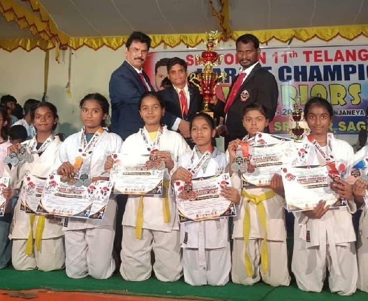 రాష్ట్ర స్థాయి కరాటే పోటీల్లో కాకతీయ విద్యార్థుల సత్తా - Udayam