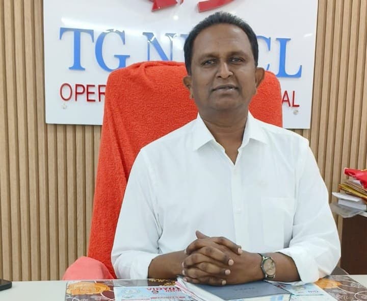 భారీ వర్షాల నేపథ్యంలో విద్యుత్ శాఖ అప్రమత్తం - Udayam