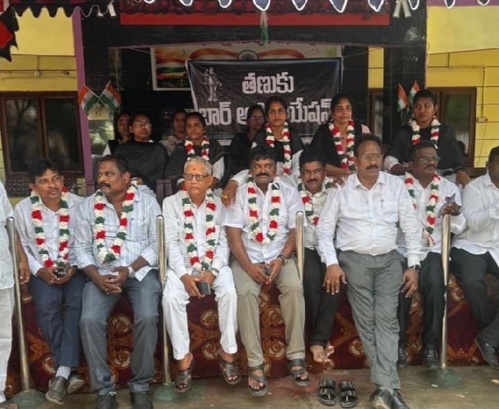 తణుకులో న్యాయవాదుల నిరసన దీక్ష - Udayam