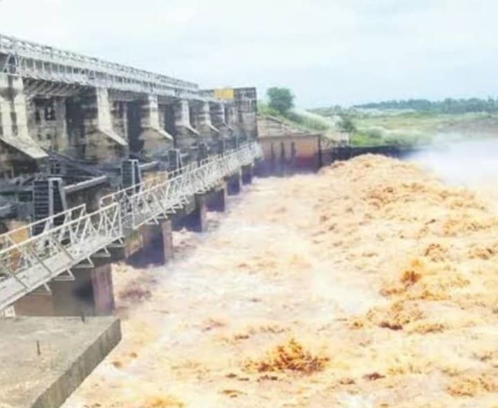 తోటపల్లి బ్యారేజీకి భారీగా వరద ప్రవాహం - Udayam