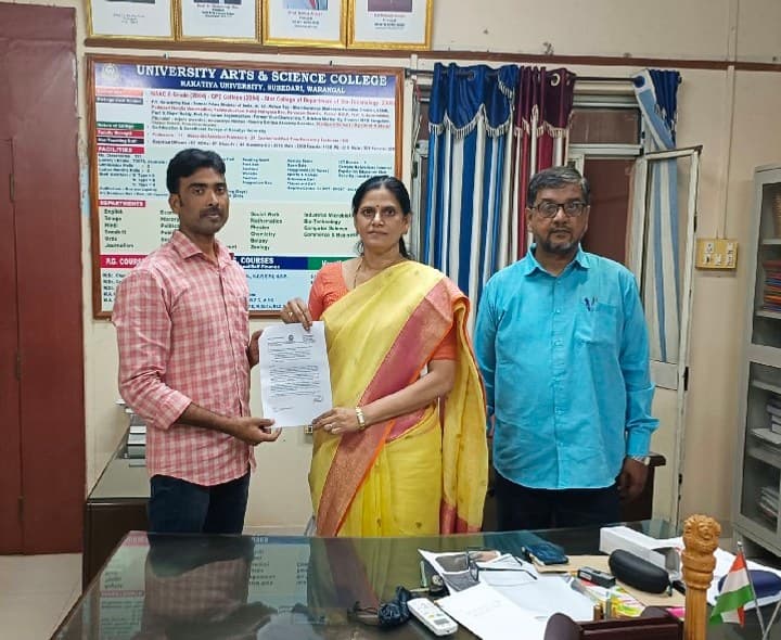 ఆంగ్ల విభాగం హెడ్ గా జూల సత్యనారాయణ