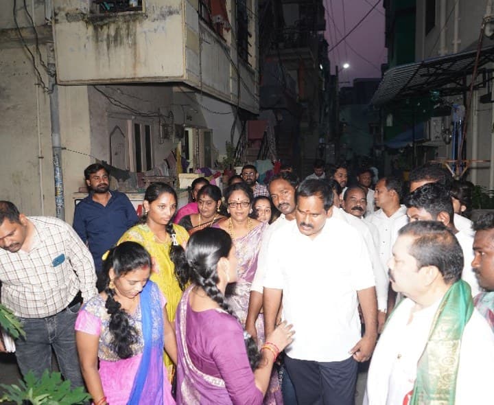 32వ వార్డులో ఎమ్మెల్యే వంశీకృష్ణ శ్రీనివాస్ పర్యటన - Udayam