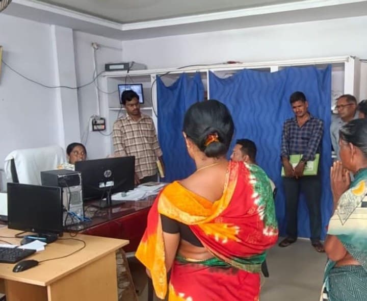 బెల్ట్ షాపుల నిర్వాహకులపై కేసు - Udayam