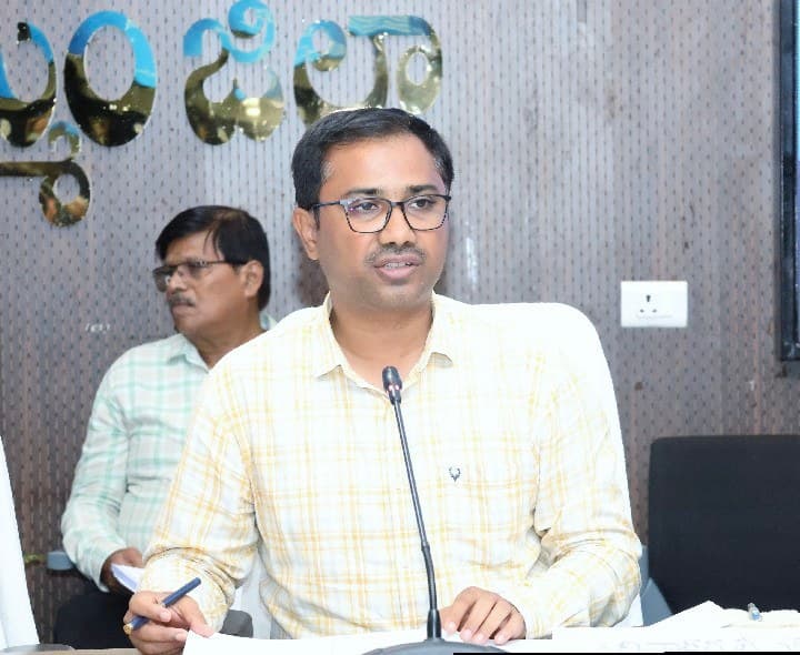 10 పనులకు రూ.36.60 కోట్ల మంజూరు: కలెక్టర్ - Udayam