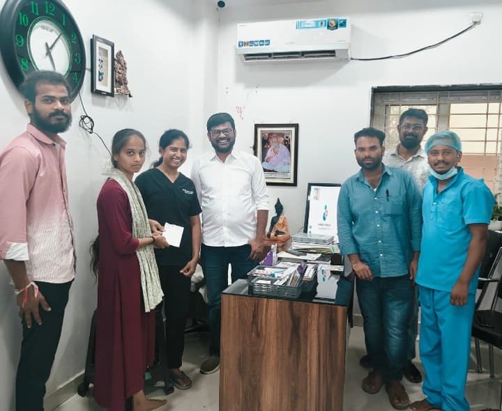 MBBS సీటు సాధించిన నిరుపేద విద్యార్థినికి వైద్యుల చేయూత - Udayam