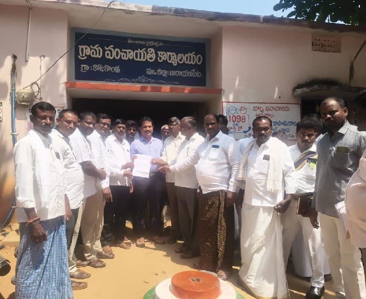 అసంపూర్తి బీటీ రోడ్డును పూర్తి చేయాలి - Udayam