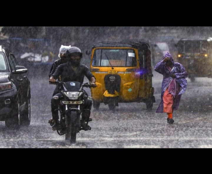 దంచికొడుతున్న వర్షం.. అప్రమత్తంగా ఉండండి - Udayam