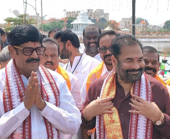నెల్లూరు గణేష్ ఘాట్లో ఘనంగా వినాయక చవితి ఉత్సవాలు - Udayam