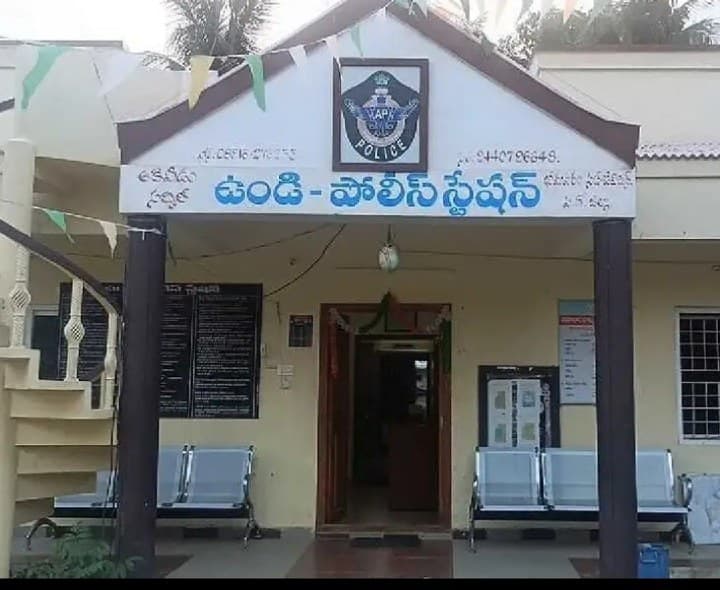 కుటుంబ కలహాలతో ఆత్మహత్య చేసుకున్న యువకుడు - Udayam