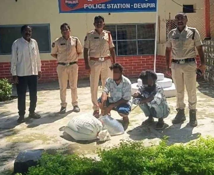 అక్రమంగా తరలిస్తున్న 20లీటర్ల గుడుంబా సీజ్ - Udayam
