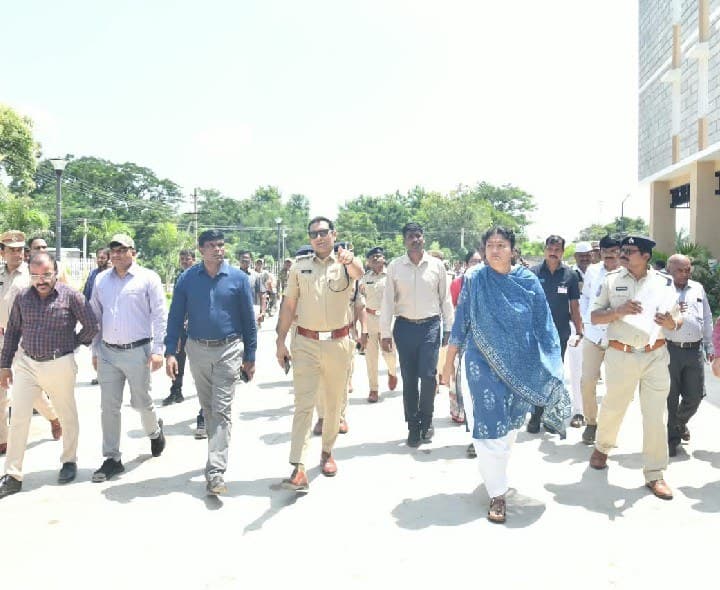 కరీంనగర్లో సీఎం పర్యటన.. పకడ్బందీగా భద్రతా ఏర్పాట్లు: కలెక్టర్, సీపీ - Udayam