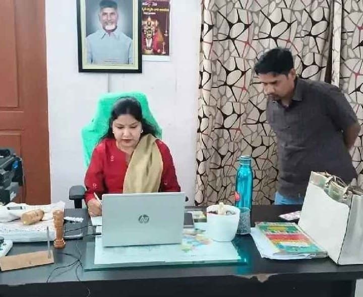 కంట్రోల్ రూం నుండి ఎప్పటికప్పుడు సమీక్షిస్తున్నాం - MRO - Udayam