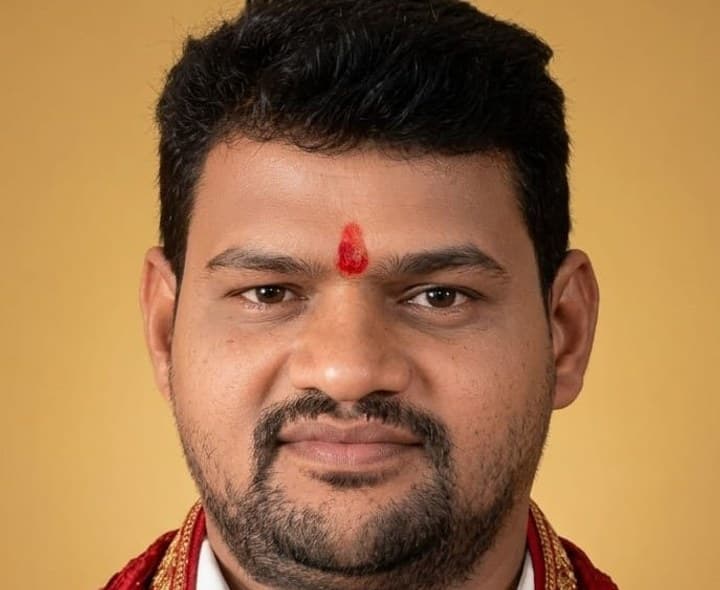 నాయి బ్రాహ్మణ సంఘానికి కొత్త జిల్లా ఉపాధ్యక్షుడు - Udayam