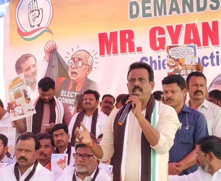 కదం తొక్కిన కాంగ్రెస్ శ్రేణులు - Udayam