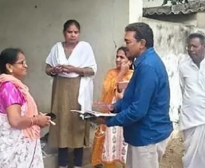 ఎస్ఐఆర్ ప్రక్రియను పరిశీలించిన అదనపు కలెక్టర్ - Udayam