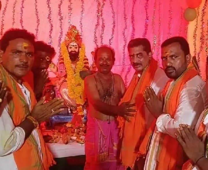 విశ్వకర్మ యజ్ఞ మహోత్సవానికి మాజీ ఎంపీపీ విరాళం - Udayam