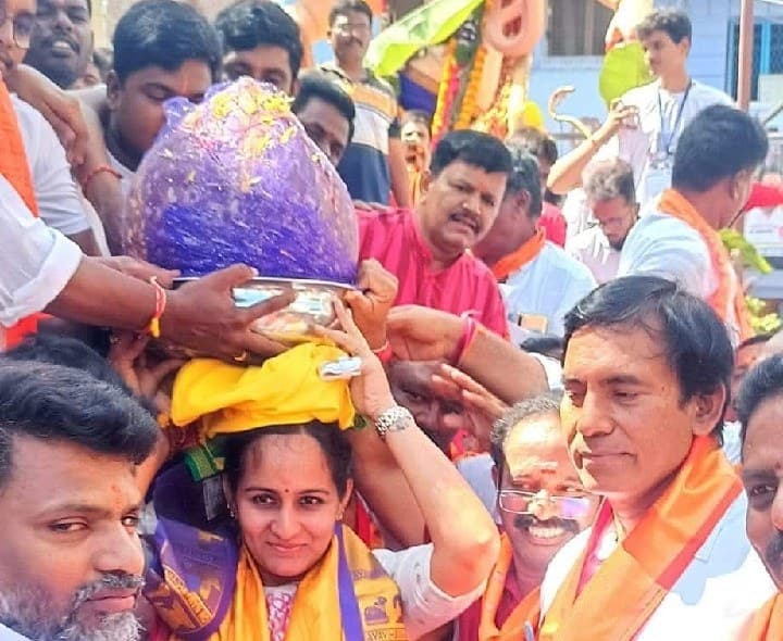 రూ.4 లక్షలకు రాంబొట్ల ఆలయ వినాయకుడి లడ్డూ - Udayam