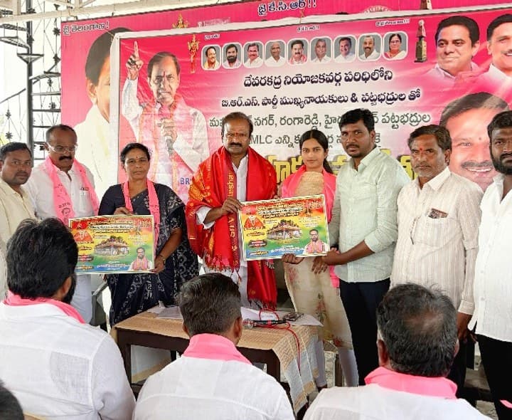 ఆలయ ప్రతిష్ఠాపనకు మాజీ ఎమ్మెల్యేకు ఆహ్వానం - Udayam
