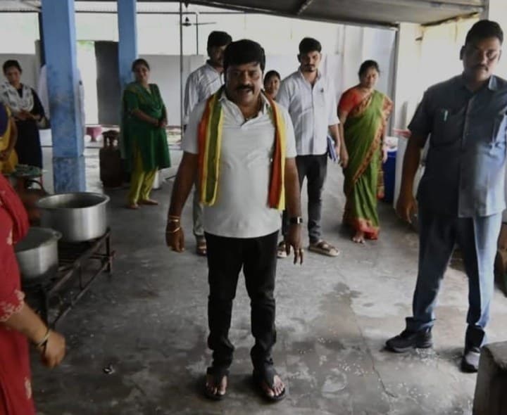 గురుకుల పాఠశాల ఎమ్మెల్యే ఆకస్మిక తనిఖీ - Udayam
