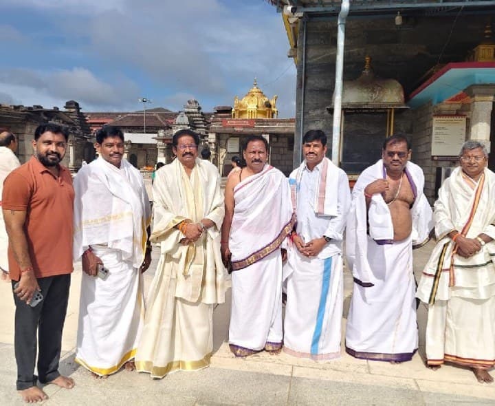 శృంగేరి పీఠాధిపతిని ఆహ్వానించిన ఎమ్మెల్యే జీవి - Udayam