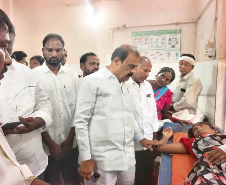 బాధితులను పరామర్శించిన వైసిపి జిల్లా అధ్యక్షుడు - Udayam
