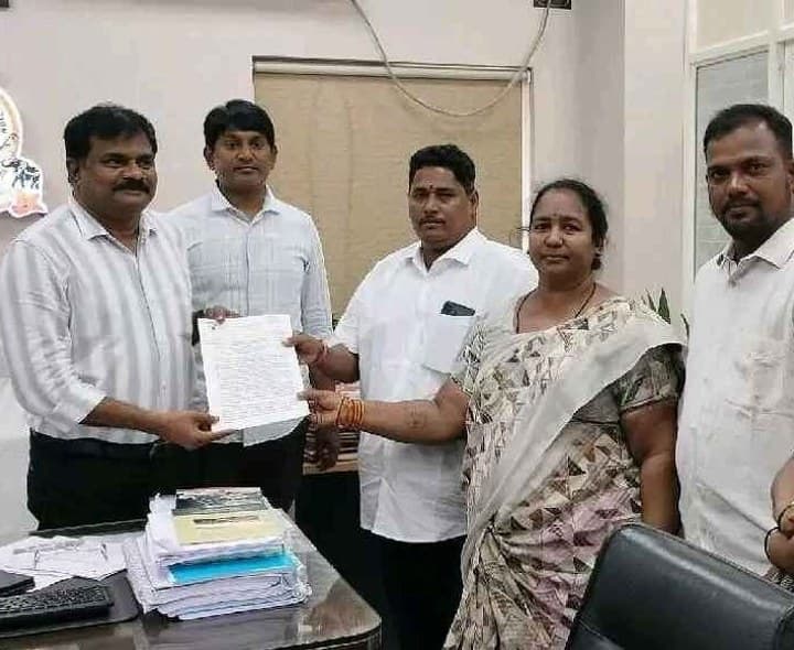 పారిశుధ్య కార్మికుల సమస్యలు పరిష్కరించాలని AITUC డిమాండ్ - Udayam