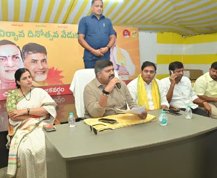 వార్డు అభివృద్ధి పనులను ప్రజల్లోకి తీసుకెళ్లండి: ఎమ్మెల్యే